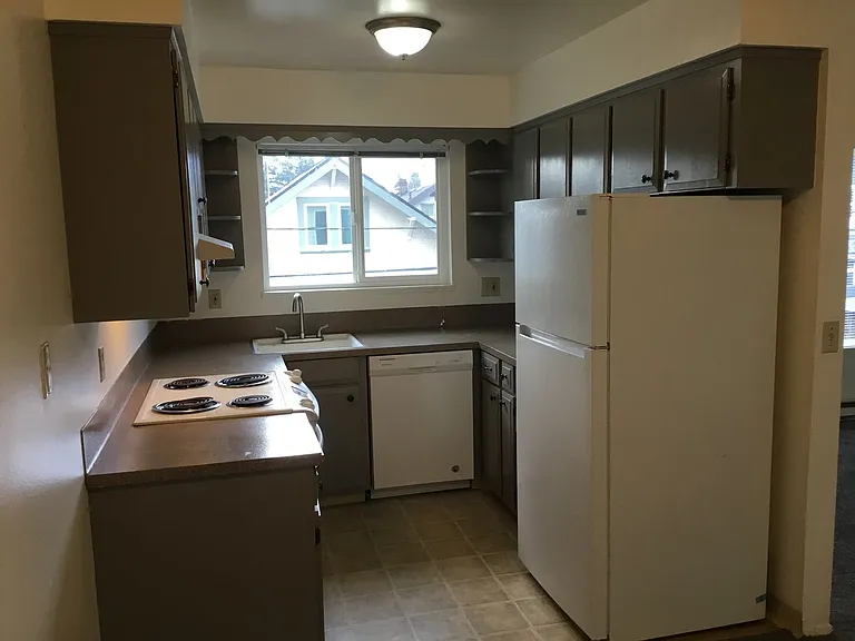 4202-4224 SE 58th Ave — Photo 6