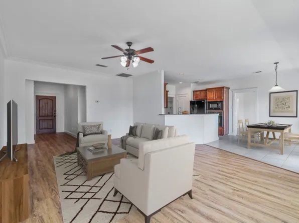 102 Water Oak Ln, Weatherford, TX 76086