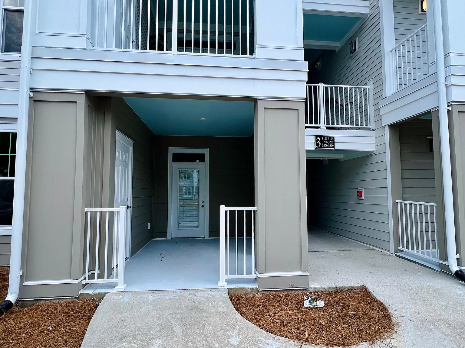 1 bed, 1.0 bath, 784 sqft, $1,975 — Photo 2