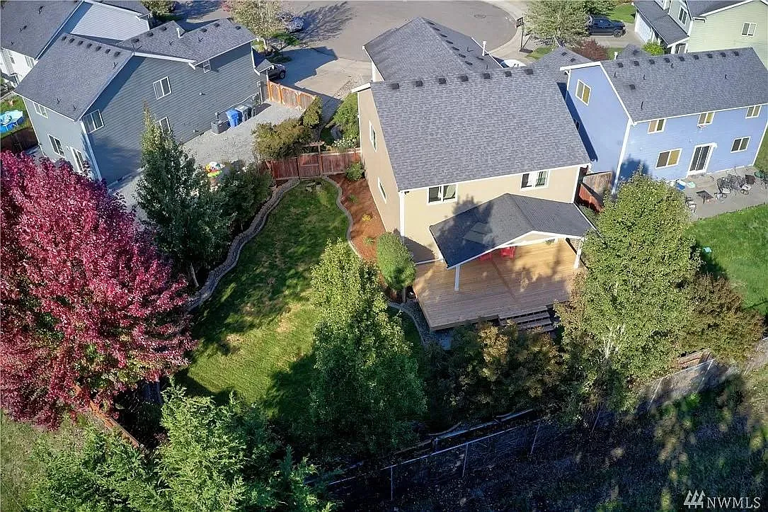 5 bed, 2.5 bath, 2489 sqft, $3,530 — Photo 4