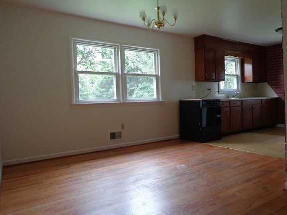 Kitchen/Dining Combo