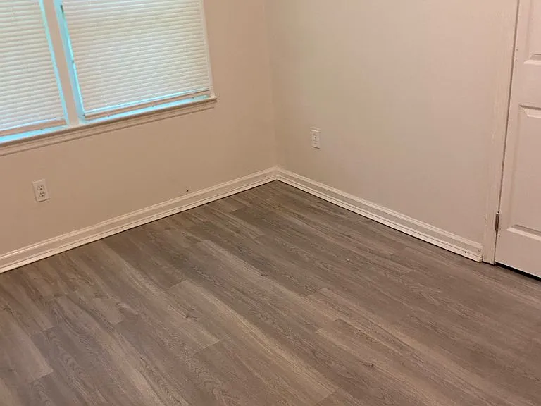 1246 Westmont Rd SW — Photo 4