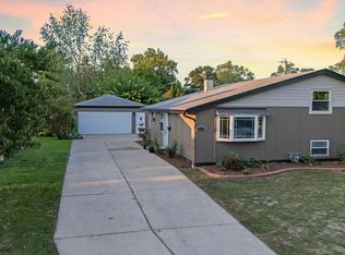 1514 Amarillo Dr, Carpentersville, IL 60110