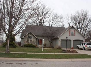 19 Stonegate Dr, Valparaiso, IN 46385