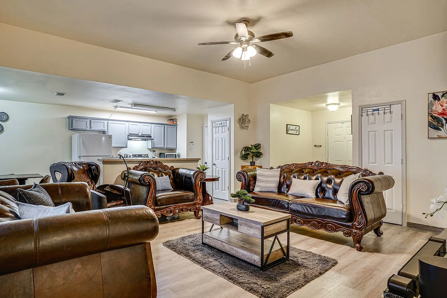 3 bed, 2.0 bath, 1291 sqft, $4,589 — Photo 3