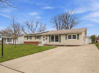 249 Shawnee Dr, Carol Stream, IL 60188