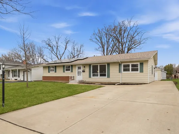 249 Shawnee Dr, Carol Stream, IL 60188