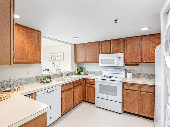 4th image of 15209 Sunwood Boulevard #B23