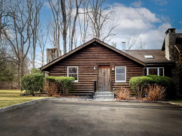 1 Long Wall Rd #1, Redding, CT 06896