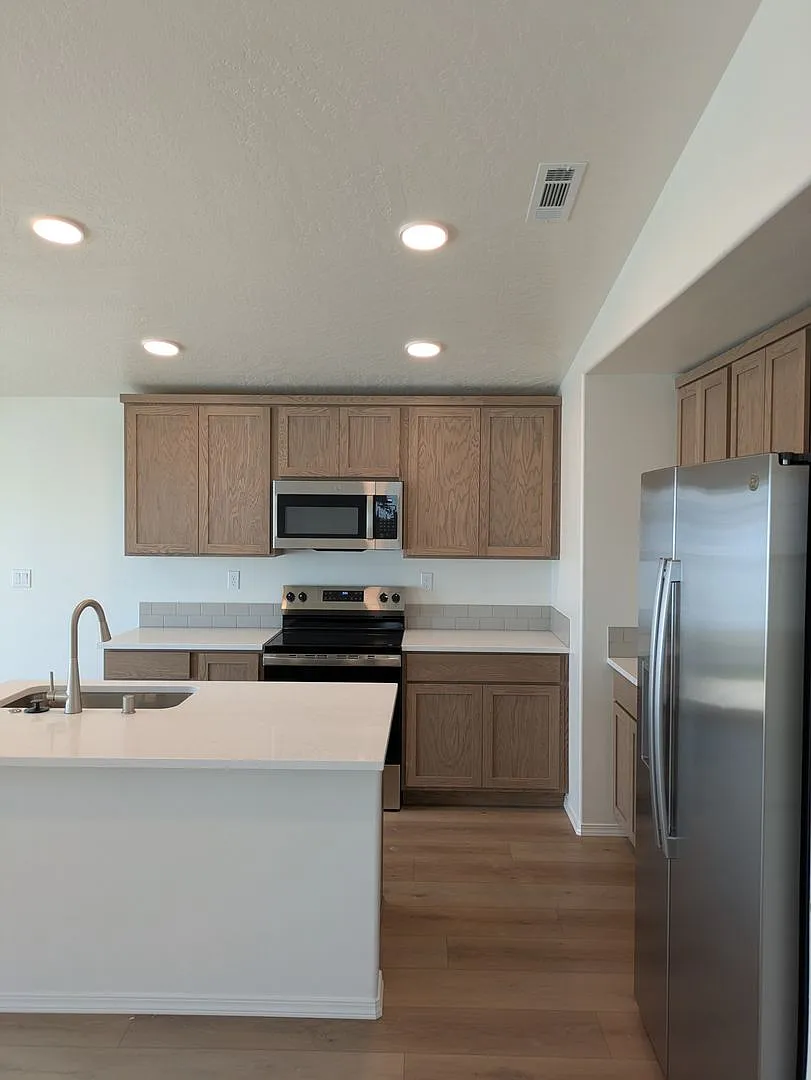 Brand new 3 bedroom/2.5 bathroom ready for move in — Photo 4