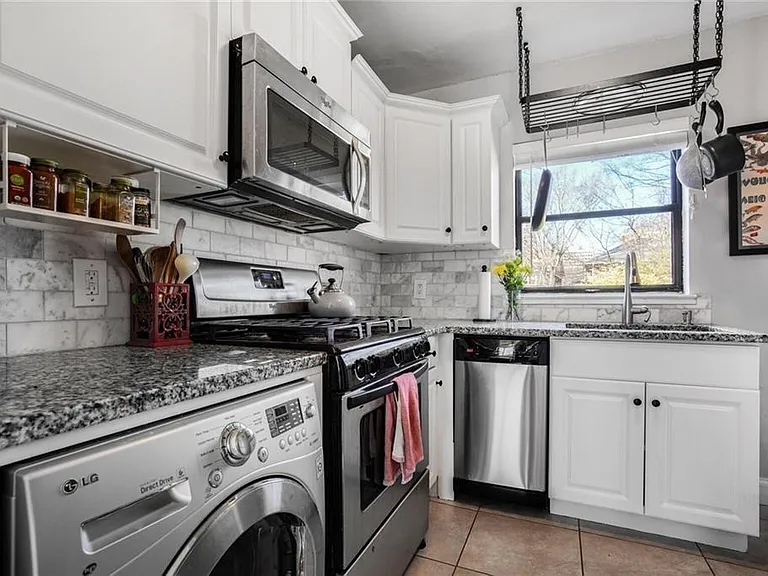 708 Argonne Ave NE #5 — Photo 8