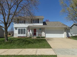 400 Peace Ave NW, Cedar Rapids, IA 52405