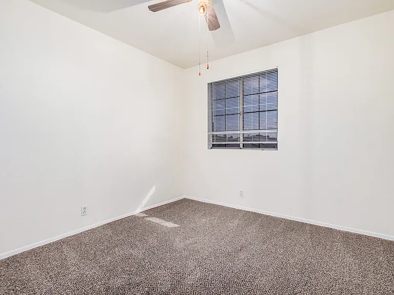 6636 N 90th Dr — Photo 10