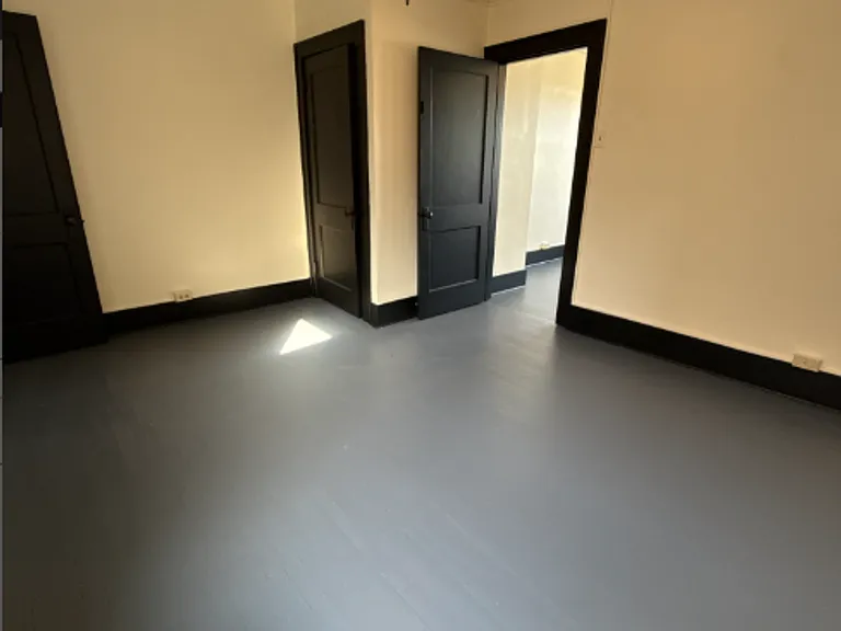 3225 W Liberty Ave — Photo 2
