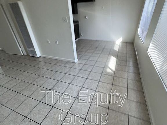 4th image of 815 N Floral St