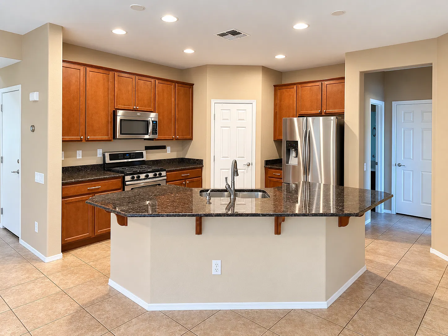 4 bed, 2446 sqft, $2,650 — Photo 2