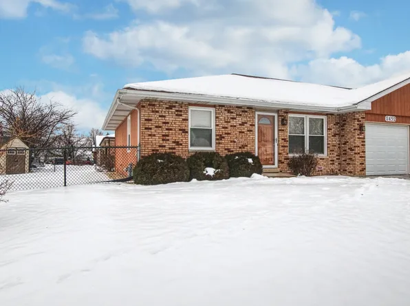 2452 Red Oak Trl, Crest Hill, IL 60403