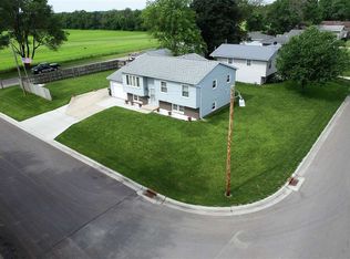 51 Medina Rd, Waterloo, IA 50703