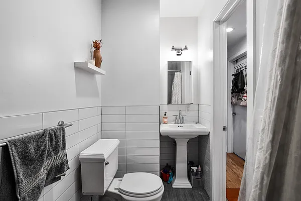 Rented by Safdie Realty Group | media 28