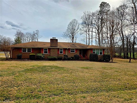 4th image of 1300 Briarwood Ter