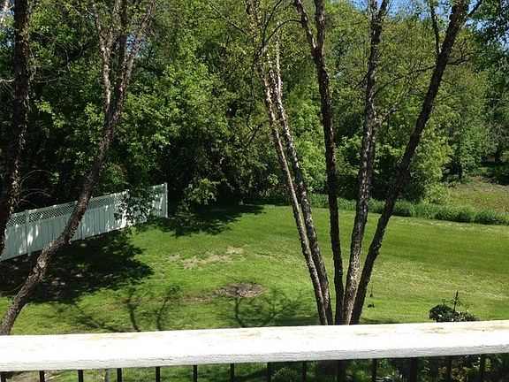 5th image of 169 Grove Ave Unit D