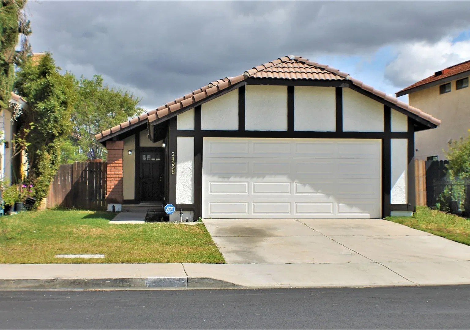 Updated 2 bedroom house in Moreno Valley — Photo 1