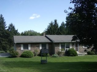 32 Eoute Ln, Mill Hall, PA 17751