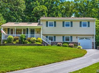 71 Spear St, Oakland, NJ 07436