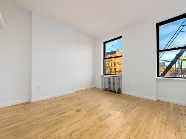 2331 1st Avenue image 1 of 7