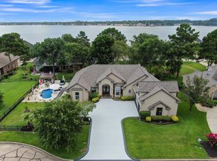 220 Palais Verde Rd, Montgomery, TX 77356