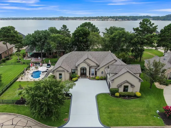 220 Palais Verde Rd, Montgomery, TX 77356