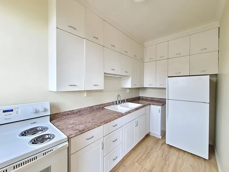 Knickerbocker Apartments — Photo 61