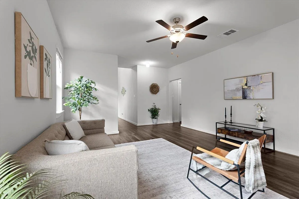 4 bed, 3.5 bath, 2461 sqft, $2,499 — Photo 1
