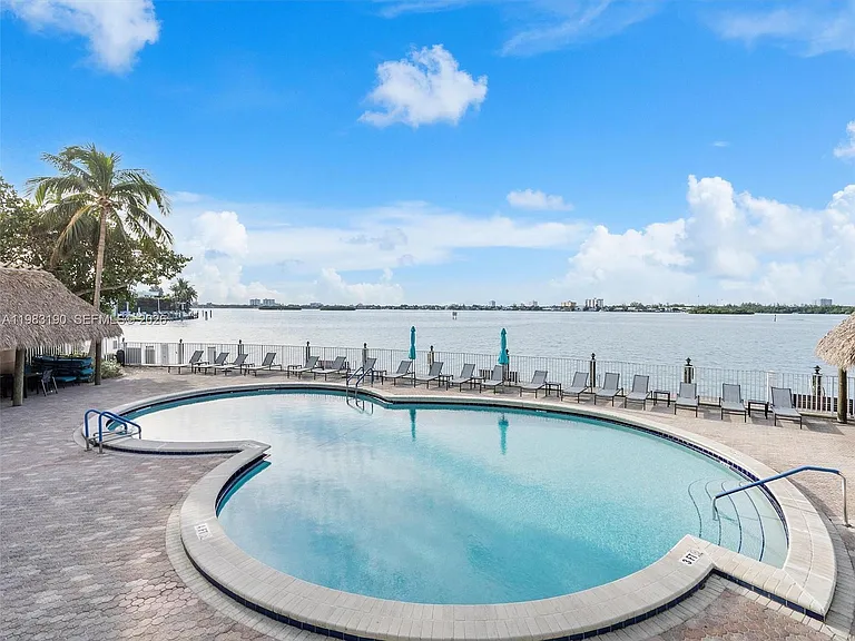 10350 W Bay Harbor Dr #4V — Photo 26