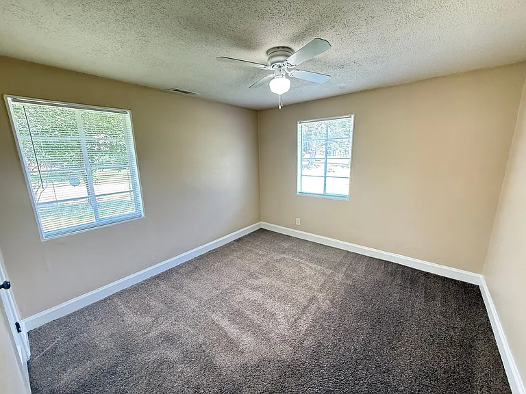 2059 Brighton Rd — Photo 4