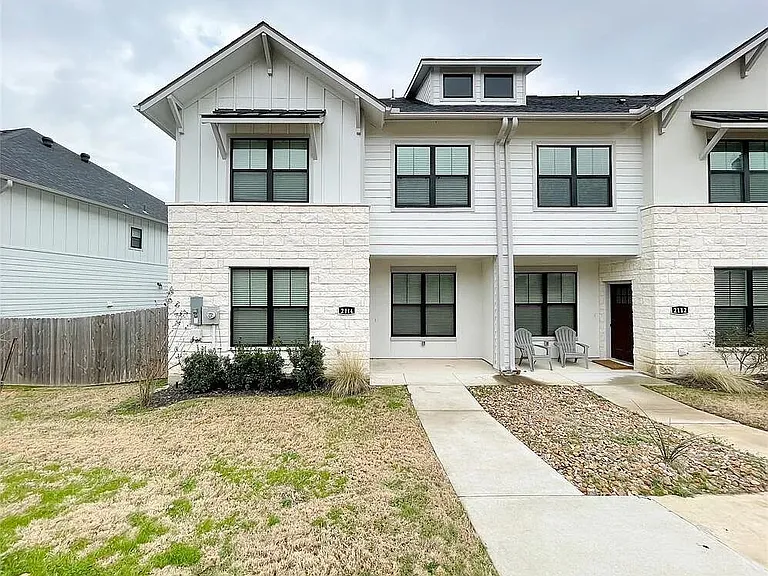 2114 Crescent Pointe Pkwy — Photo 1