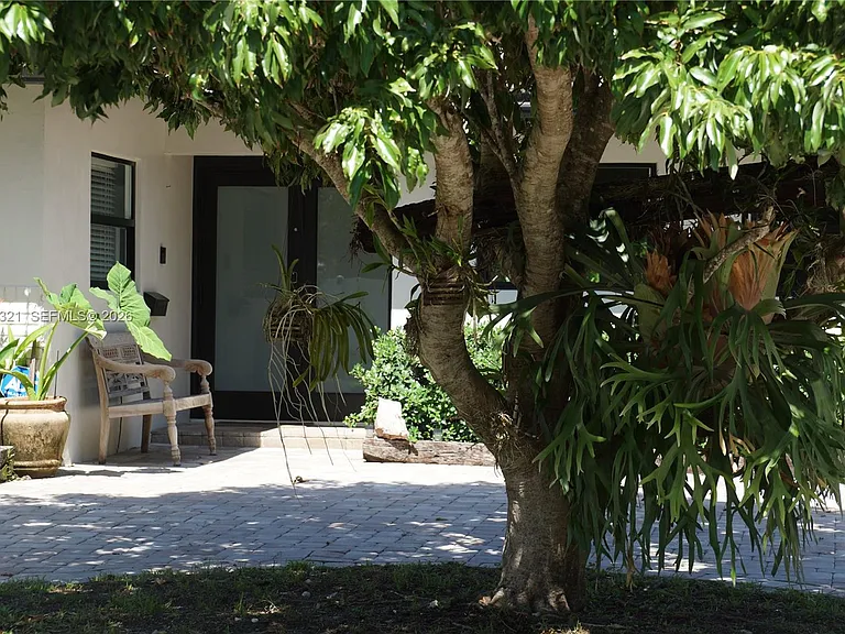 1251 SW 11th Ter — Photo 22