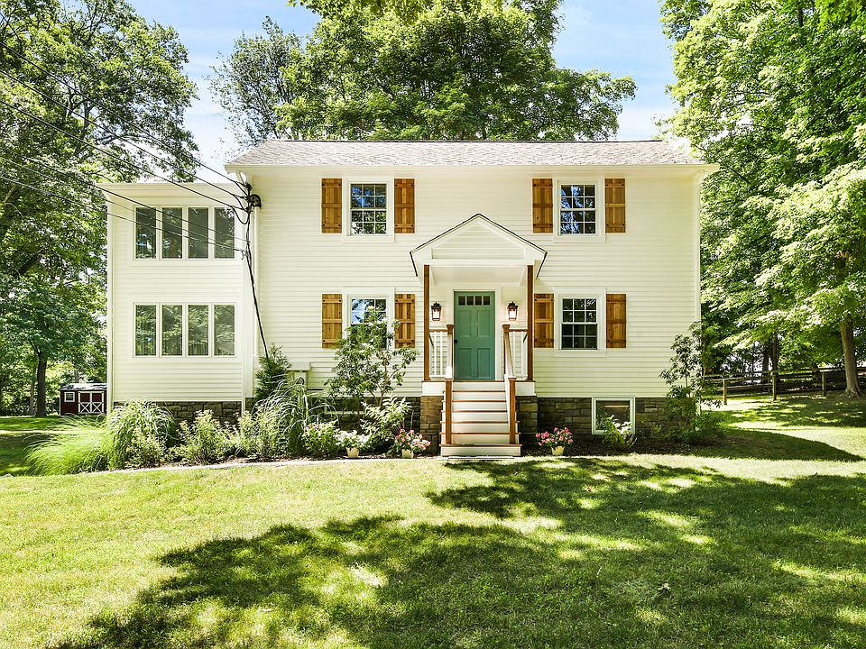 1st image of 4 Quaker Rd #A