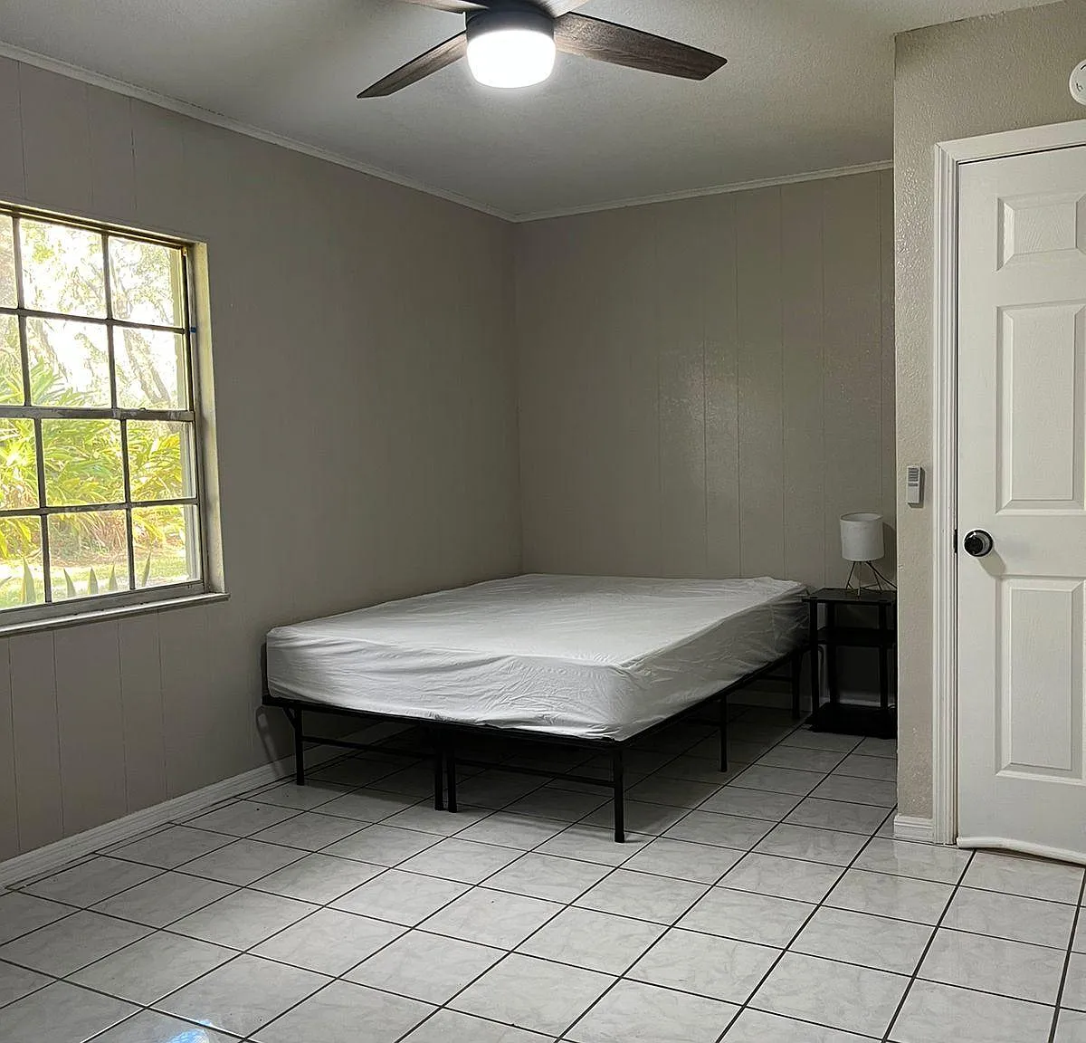 4 bed, 2058 sqft, $660 — Photo 2