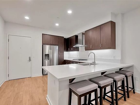 3rd image of 2240 Nolita