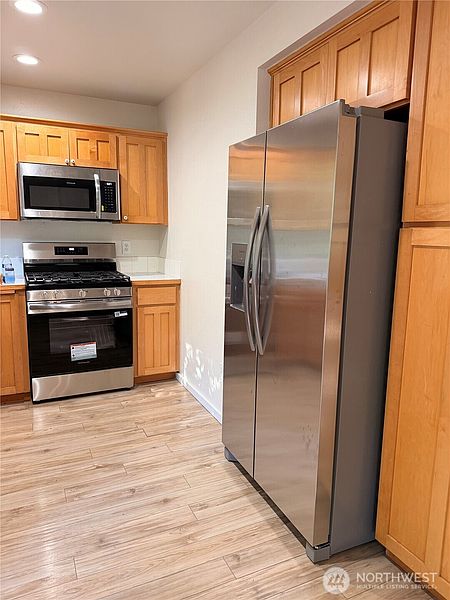 4th image of 9506 10th Avenue E