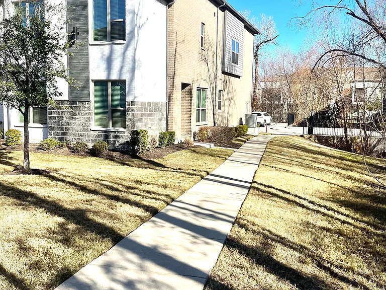409 Harmon Dr — Photo 4