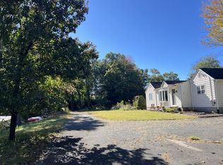 130 Robert Ln, Fairfield, CT 06824