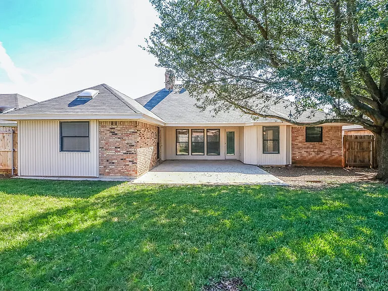3816 Ashley Ln — Photo 16