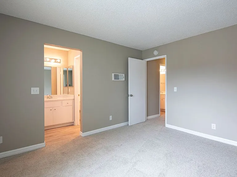 Oro Vista Apartments — Photo 22