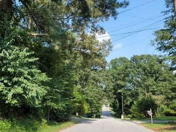 Exterior Neighborhood (street photo)