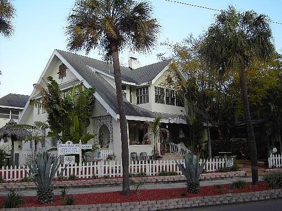 1st image of 532 Beach Dr NE
