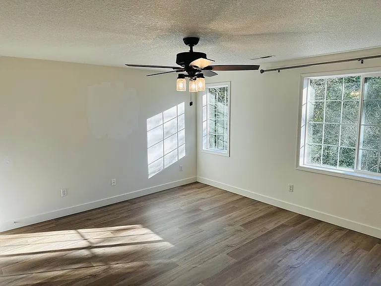 18820 NE Sunrise Ln — Photo 22