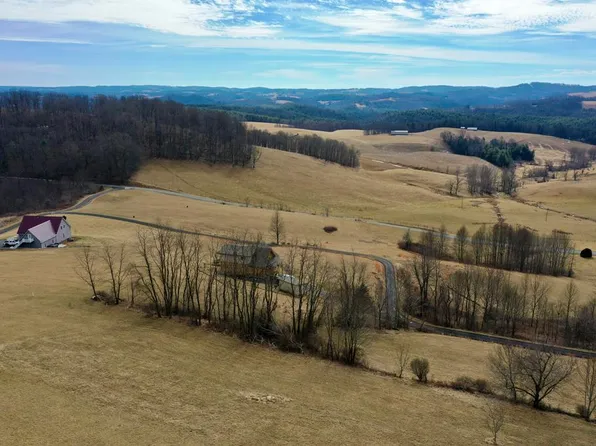 25 Edelweiss Trl, Hillsville, VA 24343