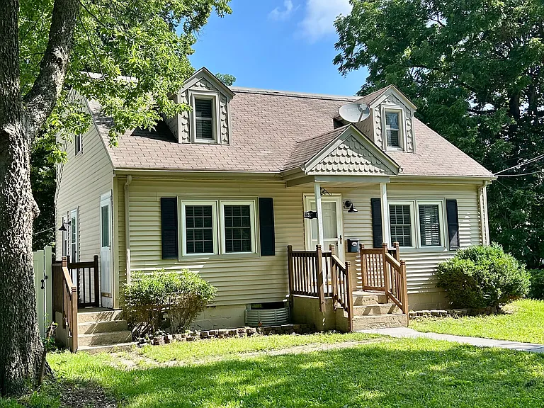 317 Wood St — Photo 3